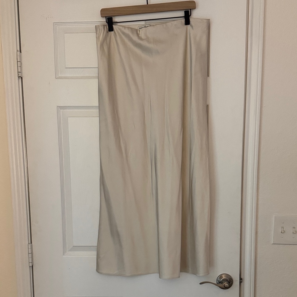 Abercrombie & Fitch Cream A-Line Skirt